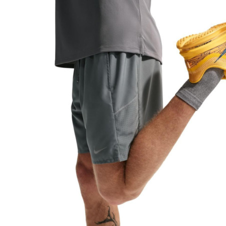 PANTALON NIKE CORTO MILER 7BF GRIS IF2070-084